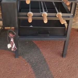 CHURRASQUERA FORTALEZA DE 5 ESPETOS